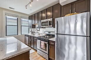 2235 W Wilson Ave, Unit 2233-3 in Chicago, IL - Building Photo