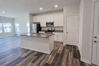 1207 Pine St in Mooresville, NC - Foto de edificio - Building Photo