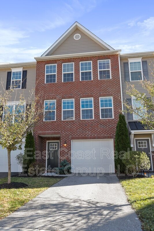 43 Savage Ct in Falling Waters, WV - Building Photo - Building Photo