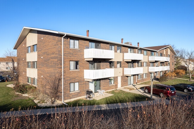 1000 Bayside Dr in Palatine, IL - Building Photo - Building Photo