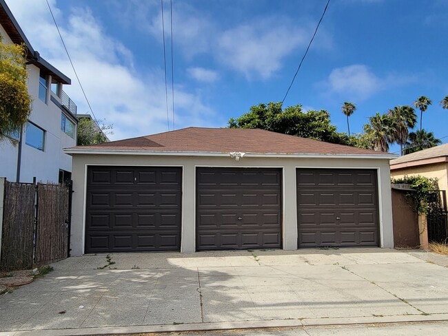 2339 Abbot Kinney Blvd, Unit 2 in Venice, CA - Foto de edificio - Building Photo