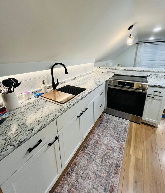 155 Princess Ann Dr, Unit Studio Princess ann in Colchester, VT - Building Photo - Building Photo