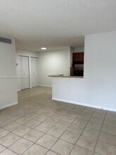 6975 NW 179th St in Hialeah, FL - Building Photo - Building Photo