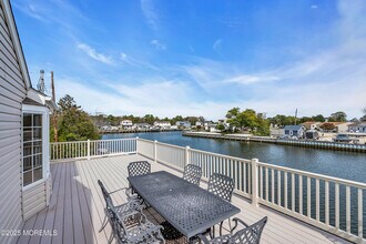21 Anegada Ave in Toms River, NJ - Foto de edificio - Building Photo