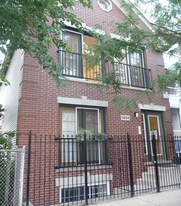 1454 W Walton St, Unit 2 Apartments