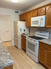 457 Heritage Vlg in Southbury, CT - Building Photo - Building Photo
