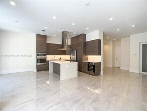 11843 SW 81st Rd in Miami, FL - Building Photo - Building Photo