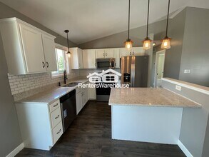 5911 Excalibur Ct NW in Rochester, MN - Building Photo - Building Photo