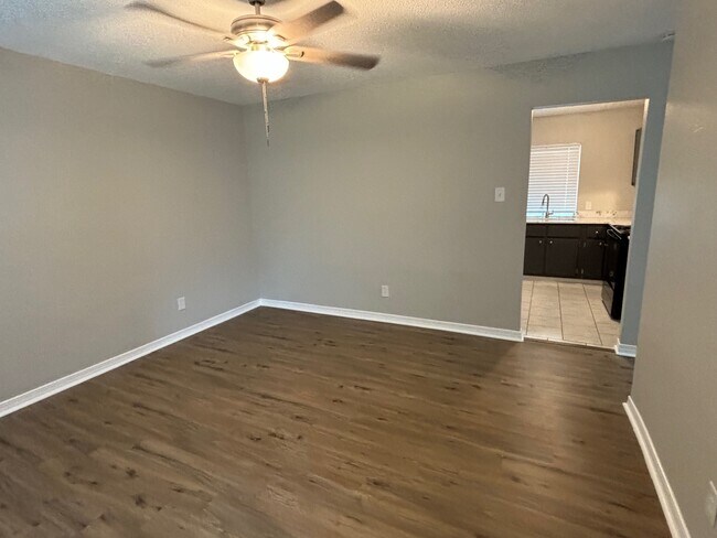 145 Courtaulds Ave in Saraland, AL - Building Photo - Building Photo