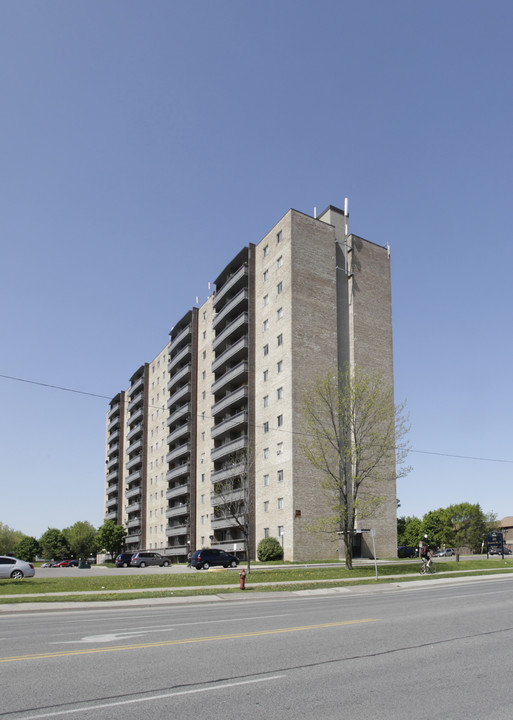 The Village View Apartments in Brampton, ON - Building Photo