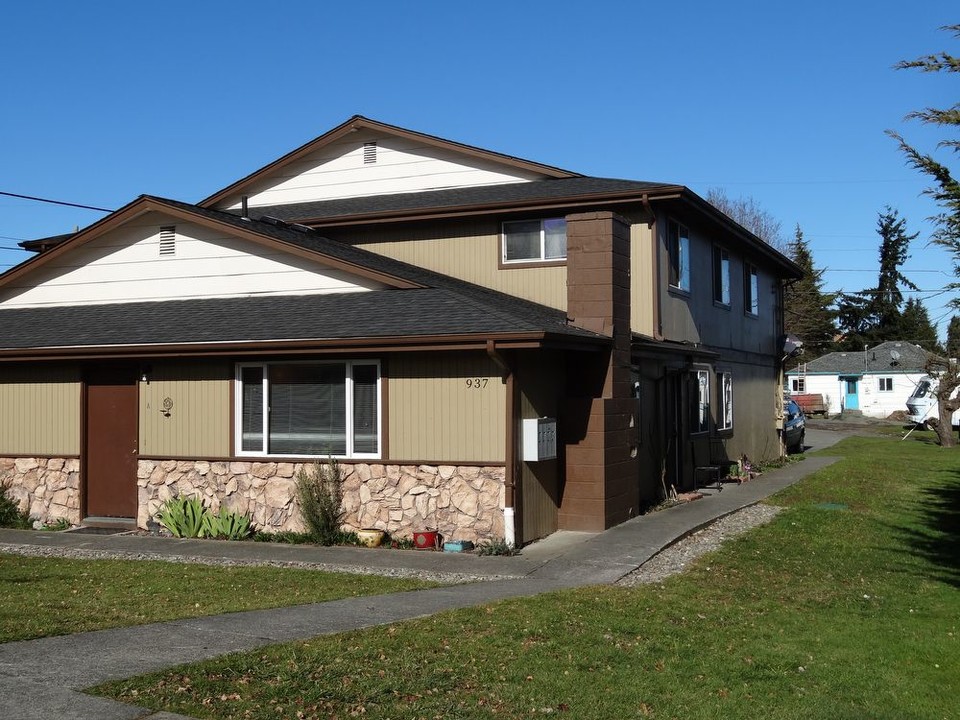 937 W 12th St in Port Angeles, WA - Building Photo