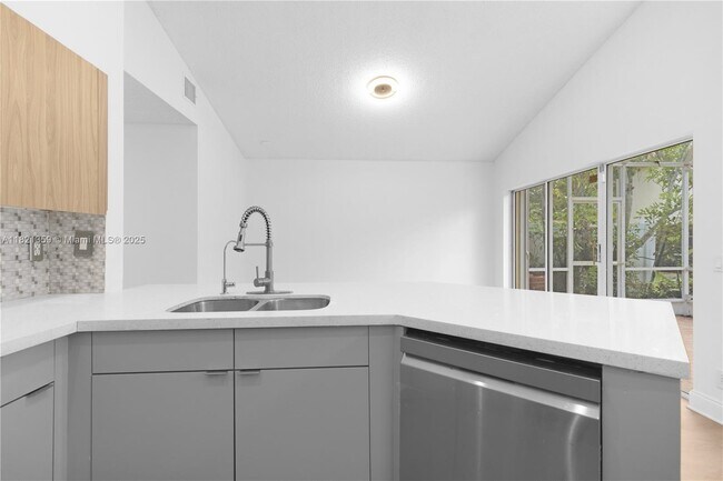 1525 Seabay Rd in Weston, FL - Building Photo - Building Photo