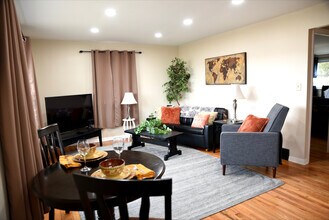 2346 Pine St in Whitehall, PA - Building Photo - Building Photo