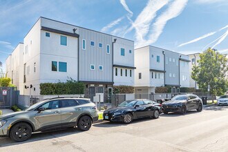 5220 Satsuma Ave in North Hollywood, CA - Foto de edificio - Building Photo