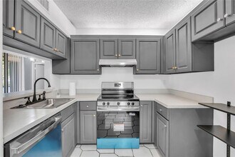 10690 NW 14th St in Plantation, FL - Building Photo - Building Photo