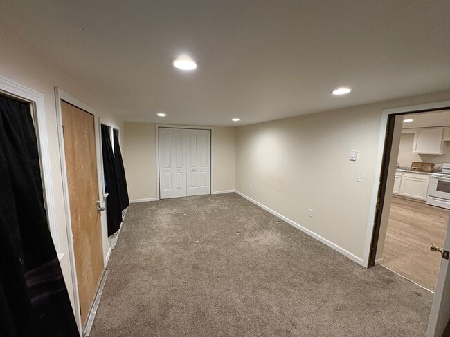 7364 E Lake Rd in Lisbon, OH - Building Photo - Building Photo