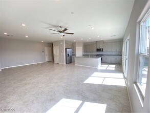 393 Winter Dove Ave in Henderson, NV - Building Photo - Building Photo