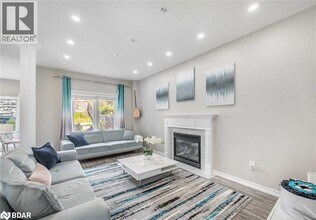 17 Silver Trail in Barrie, ON - Building Photo - Building Photo