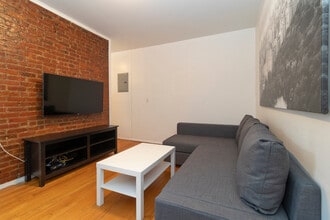 331 E 92nd St in New York, NY - Building Photo - Building Photo