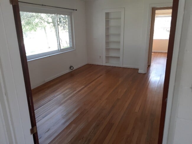 property at 322 W Newell St