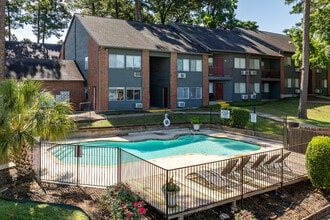 Paper Moon Apartments in Huntsville, TX - Building Photo - Building Photo