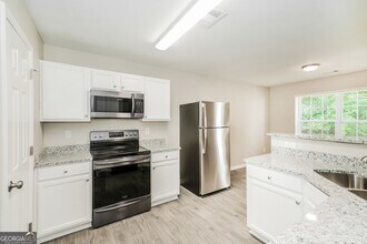 4809 Enclave Dr in Union City, GA - Building Photo - Building Photo