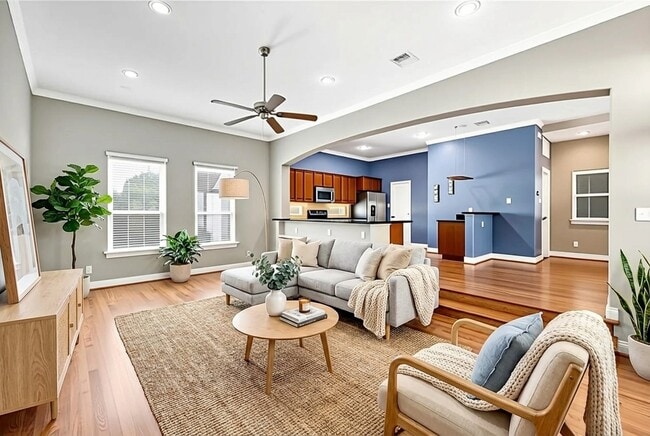 property at 934 W 26th St