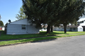 215-225 Cypress St in Longview, WA - Building Photo - Building Photo