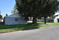 215-225 Cypress St in Longview, WA - Foto de edificio - Building Photo