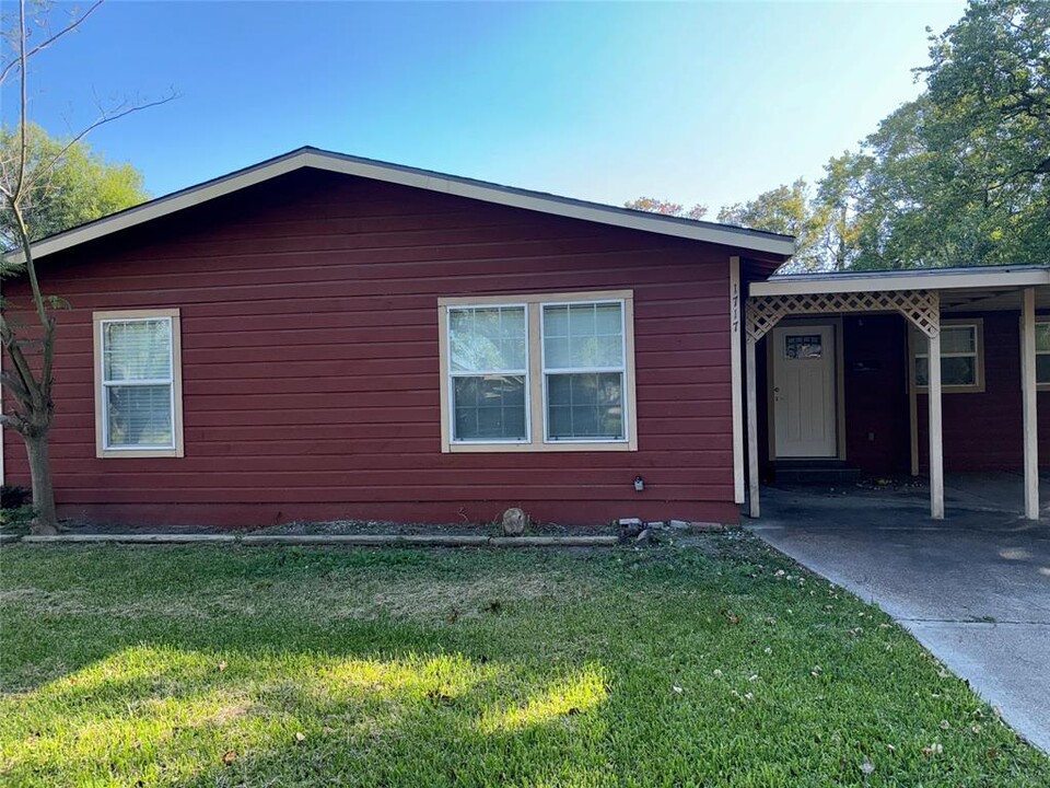 1717 1st Ave N in Texas City, TX - Building Photo