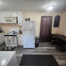 457 Vineyard Ave in Benton Harbor, MI - Building Photo - Building Photo