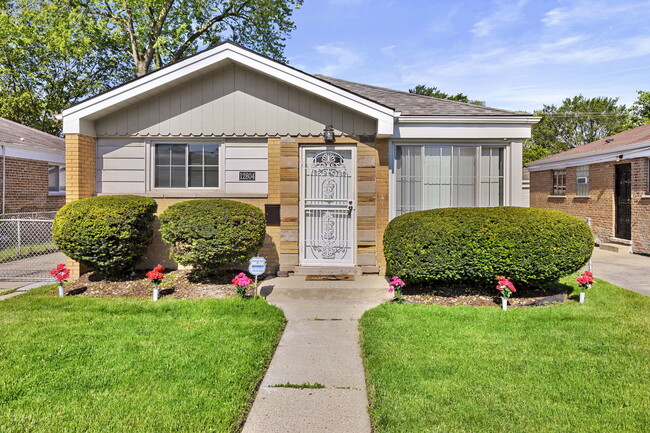 12804 S Racine Ave in Calumet Park, IL - Foto de edificio - Building Photo