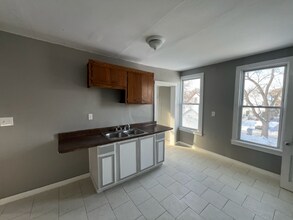 1817 N 22nd St in Milwaukee, WI - Foto de edificio - Building Photo