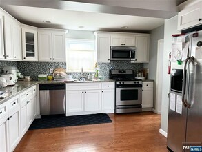 126 Irving St in Leonia, NJ - Building Photo - Building Photo