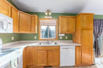 7460 W Legacy Ct in Sioux Falls, SD - Foto de edificio - Building Photo