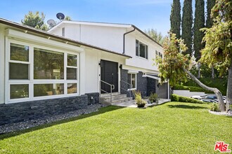 16544 Park Ln Dr in Los Angeles, CA - Building Photo - Building Photo