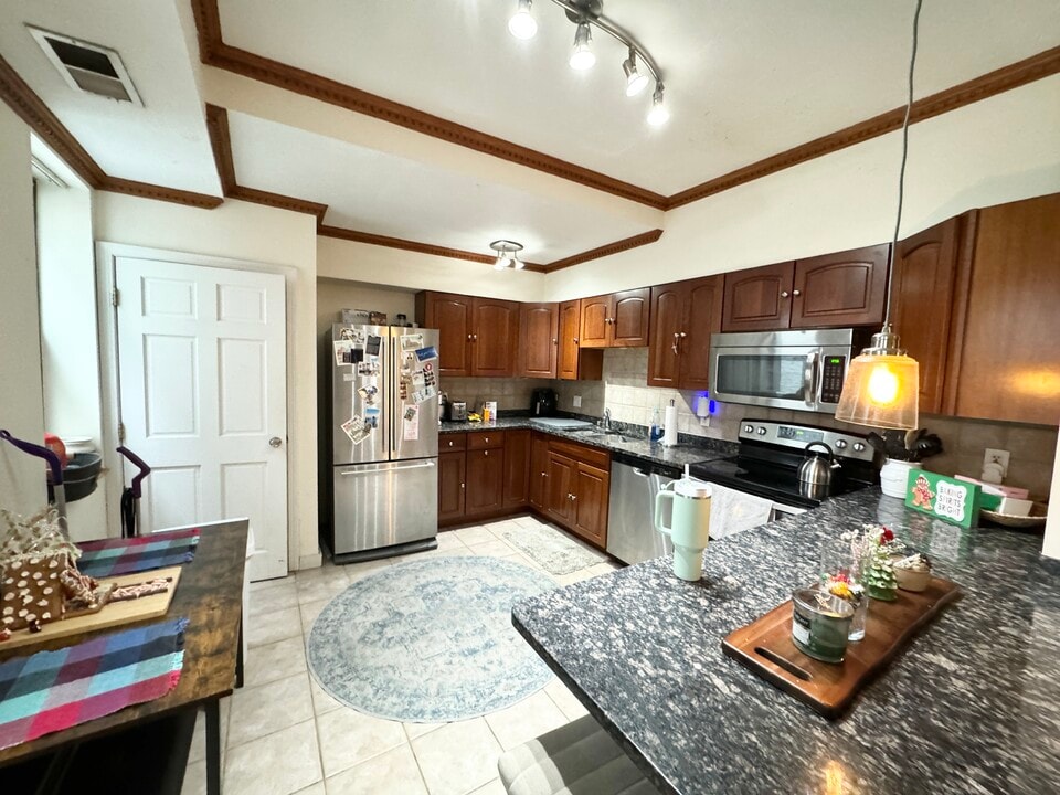 71 Gainsborough St, Unit 201 in Boston, MA - Building Photo