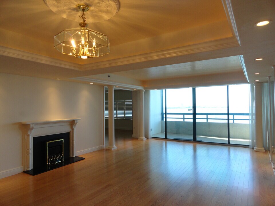 988 Boulevard of the Arts in Sarasota, FL - Building Photo