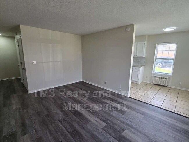 1602 E Kansas City Rd in Olathe, KS - Foto de edificio - Building Photo