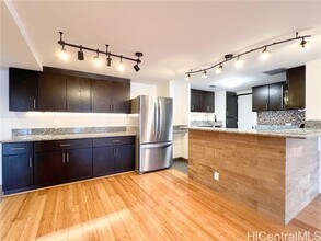 700 Richards St in Honolulu, HI - Foto de edificio - Building Photo