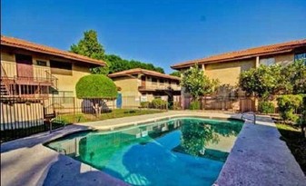 Villa Del Prado in Mesa, AZ - Building Photo