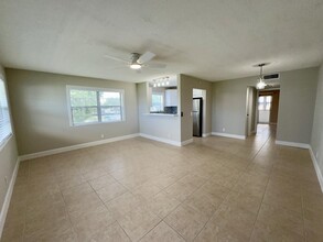 139 Sheffield F in West Palm Beach, FL - Building Photo - Building Photo