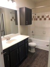 501 E Stassney Ln in Austin, TX - Building Photo - Building Photo