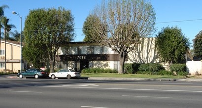Sepulveda Apartments in Van Nuys, CA - Building Photo - Building Photo