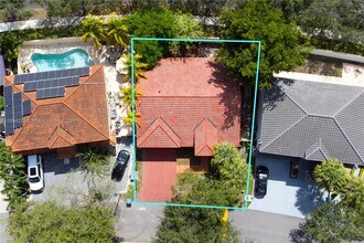 8934 NW 189th Terrace in Hialeah, FL - Building Photo - Building Photo
