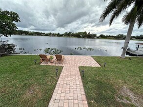 6657 Paul Mar Dr in Lantana, FL - Building Photo - Building Photo