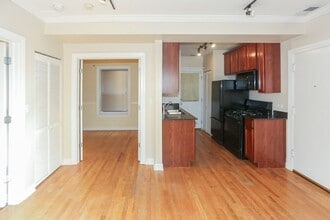 628 W Roscoe St, Unit 1N in Chicago, IL - Foto de edificio - Building Photo