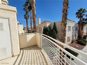 5000 Red Rock St in Las Vegas, NV - Foto de edificio - Building Photo