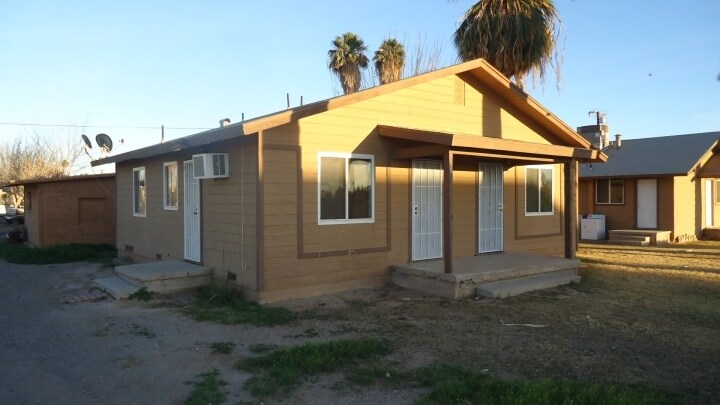 150-156 S Agate Rd in Blythe, CA - Foto de edificio