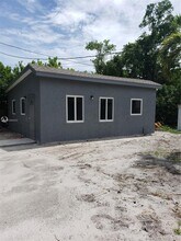 212 NW 11th St-Unit -3 in Pompano Beach, FL - Foto de edificio - Building Photo